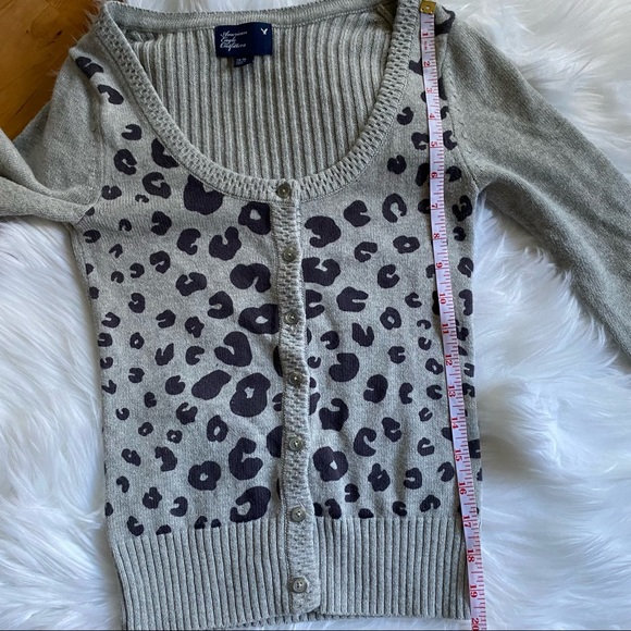 AMERICAN EAGLE Gray Leopard Button Up Cardigan - Picture 4 of 9